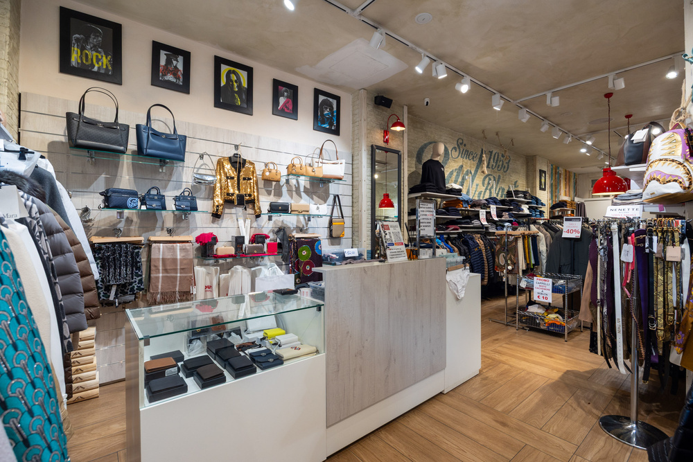 Interno IN|OUT Luxury Outlet