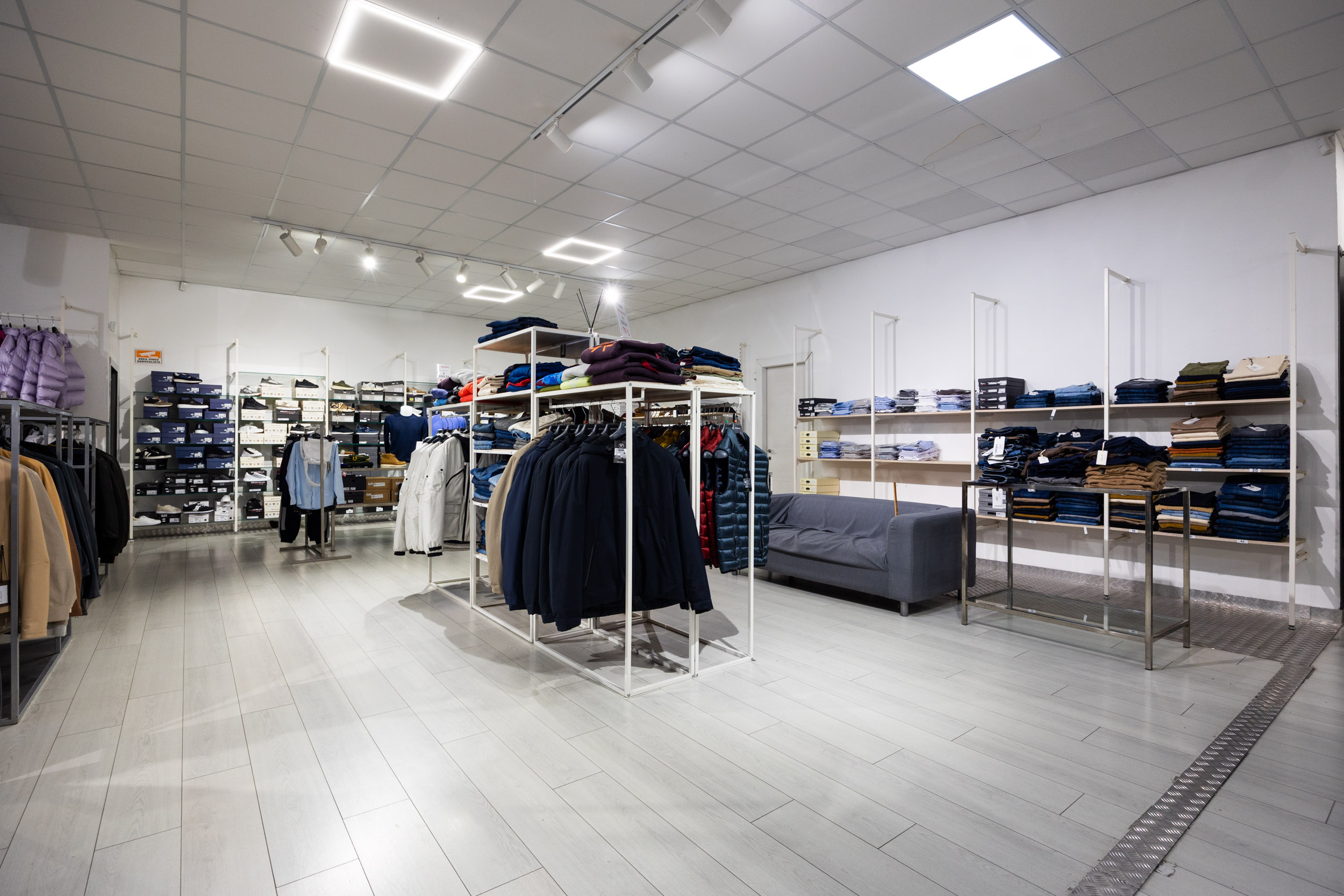 IN-OUT Outlet Ciampino - Reparto donna