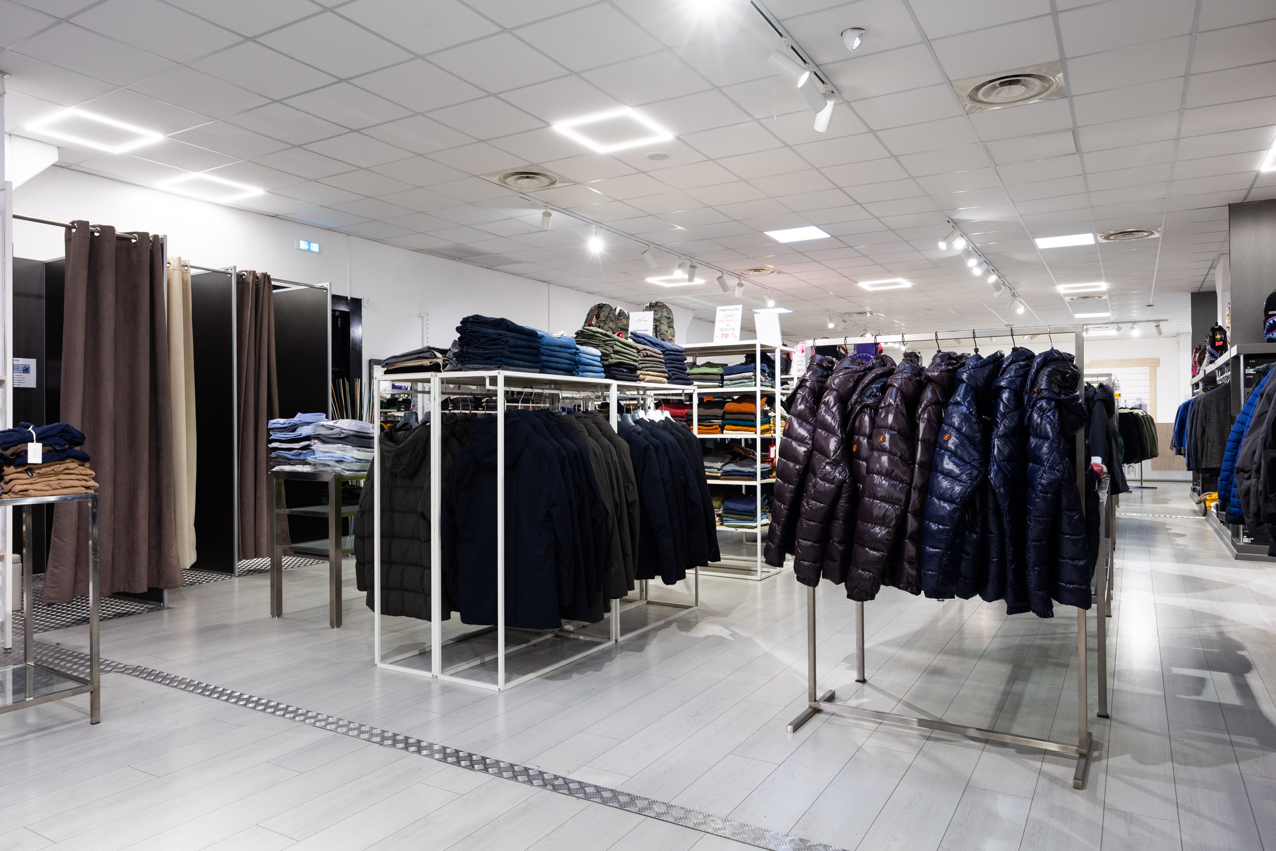 IN-OUT Outlet Ciampino - Reparto uomo giacche