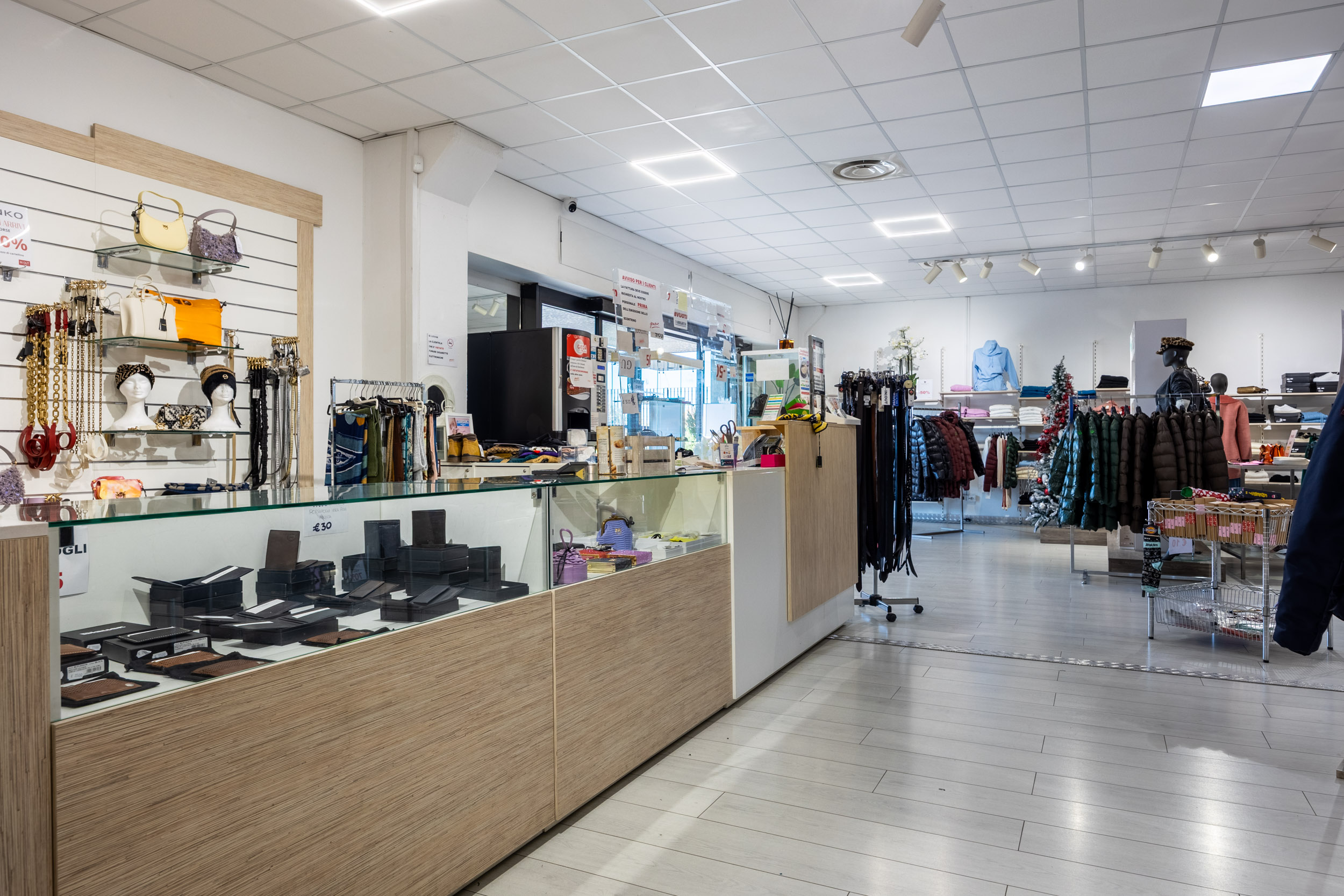 IN-OUT Outlet Ciampino - Dettaglio interni