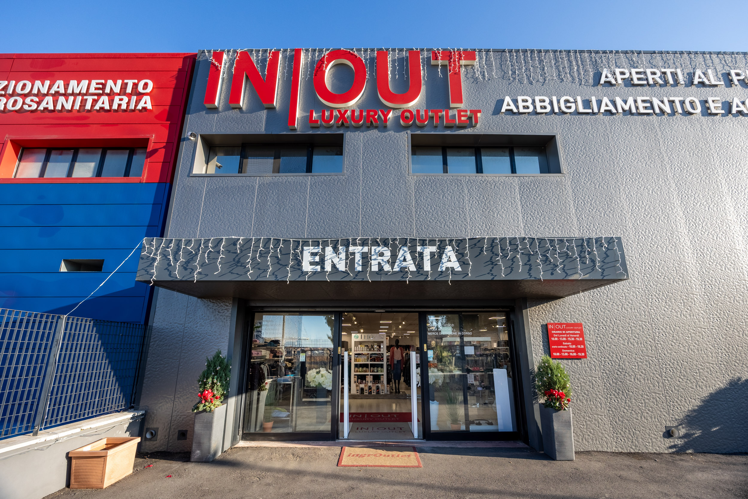 IN-OUT Outlet Ciampino - Vetrina donna