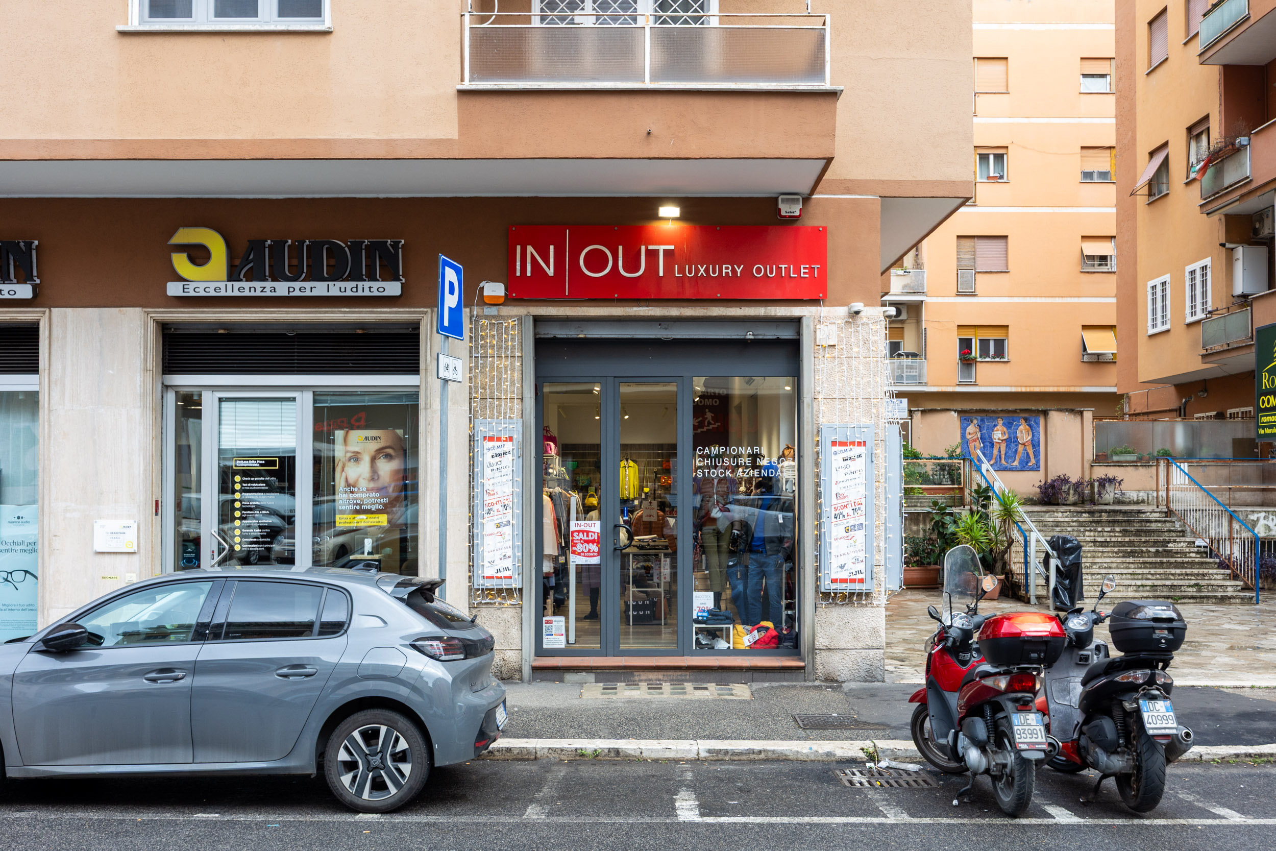 IN-OUT Luxury Outlet Roma Boccea - Esterno negozio