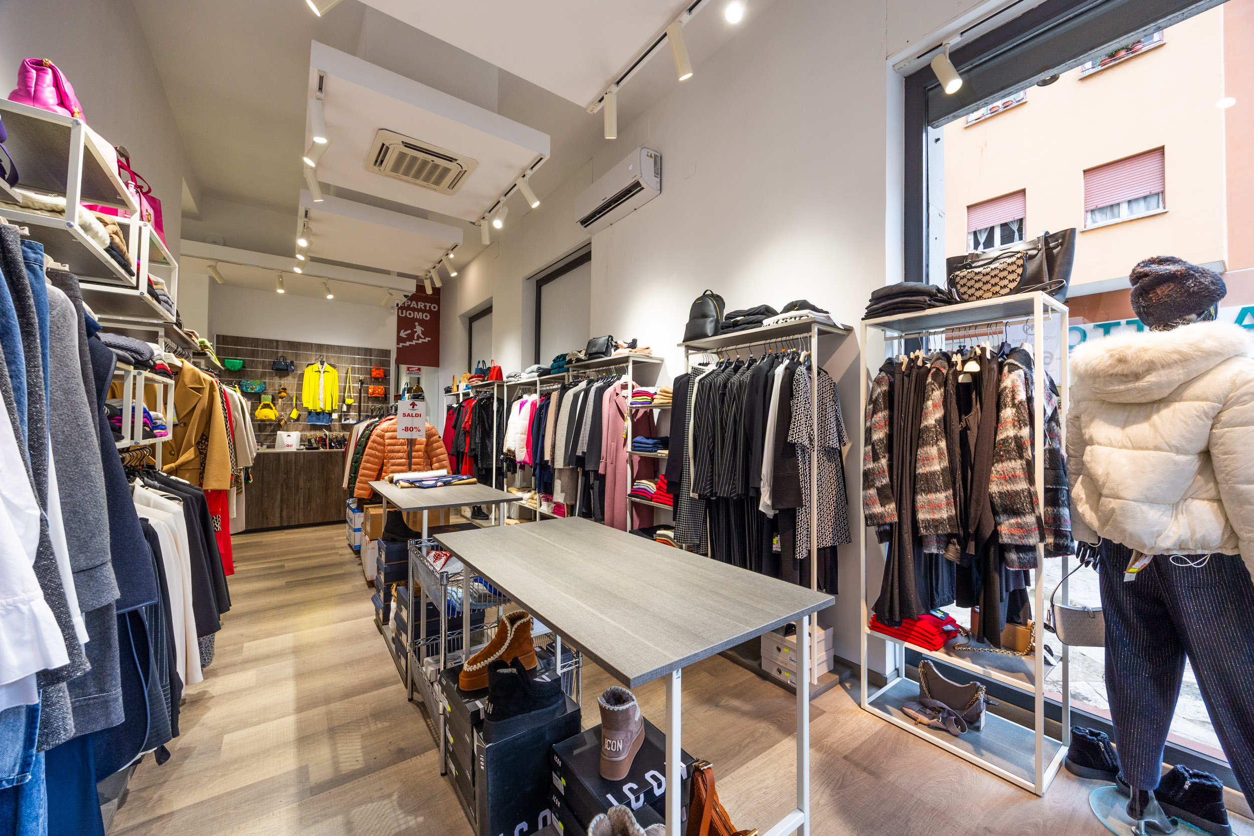 IN-OUT Outlet Roma Boccea - Reparto uomo giacche