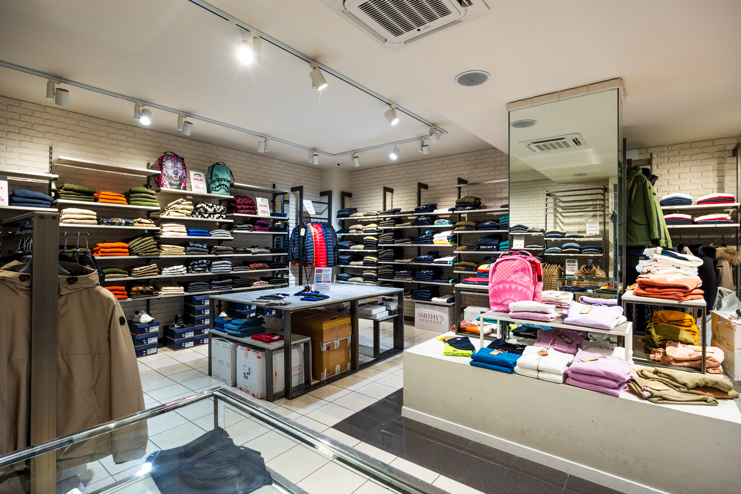 IN-OUT Outlet Roma Boccea - Reparto borse