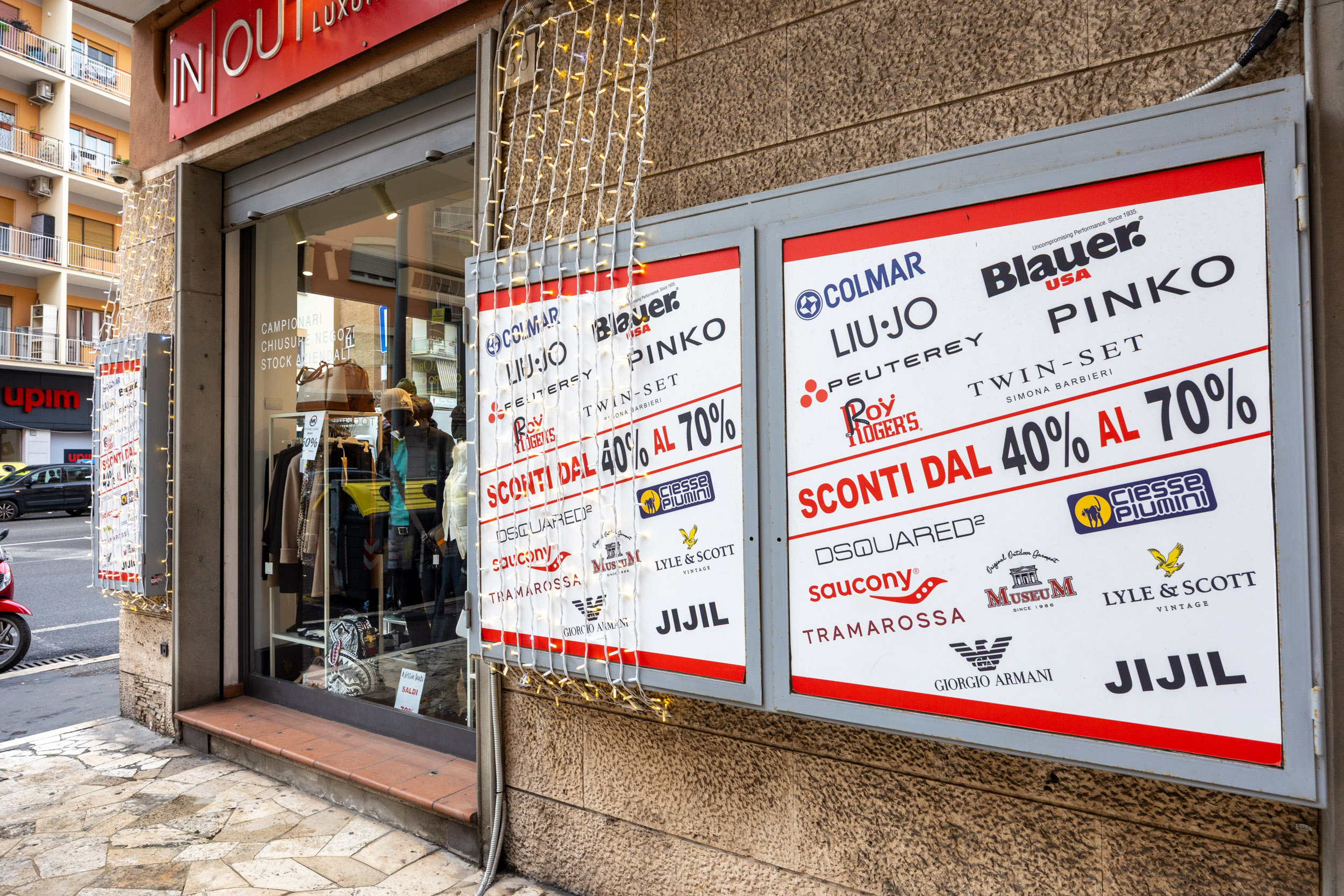 IN-OUT Outlet Roma Boccea - Vetrina dettaglio