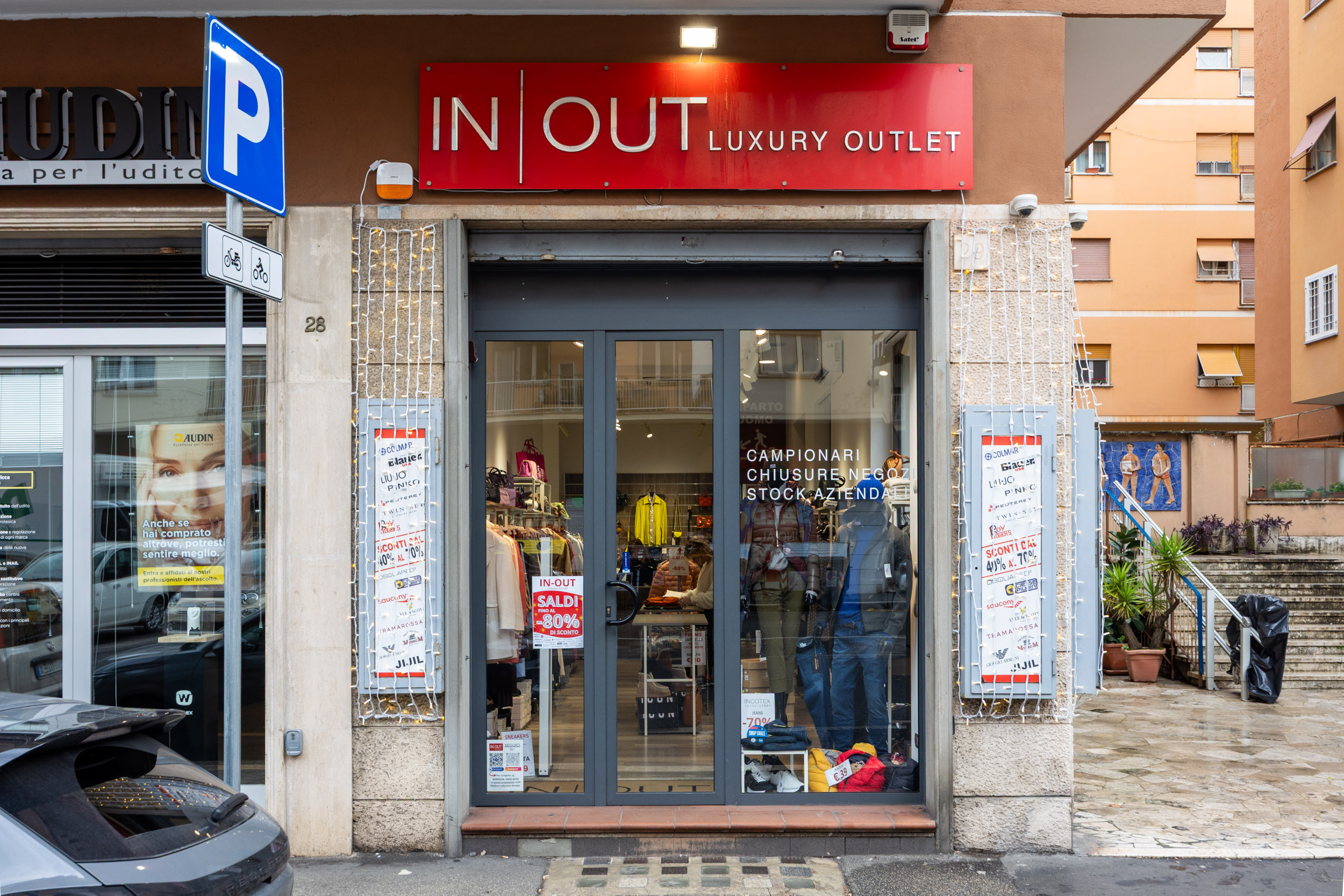 IN-OUT Outlet Roma Boccea - Vista laterale
