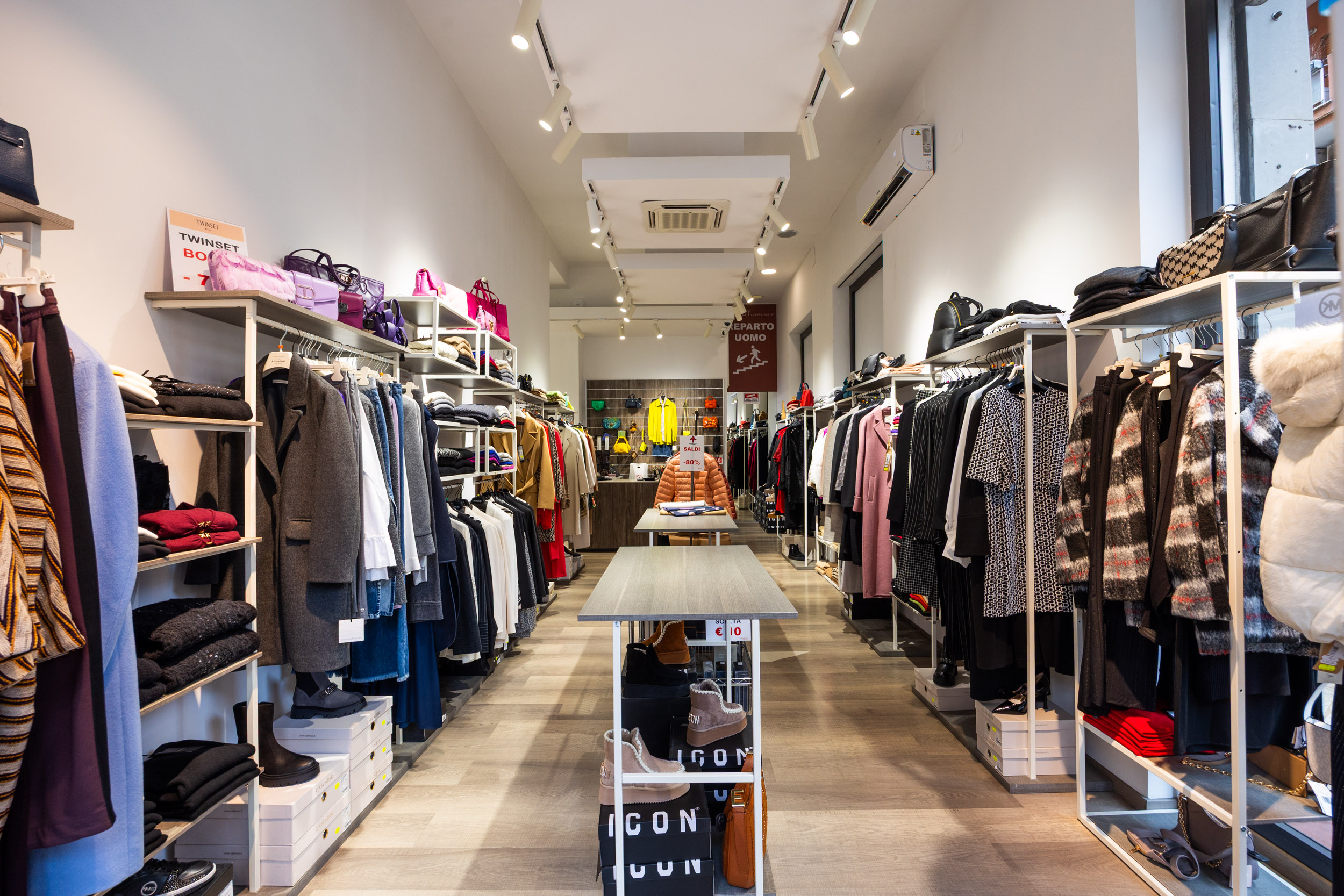 IN-OUT Outlet Roma Boccea - Esterno strada