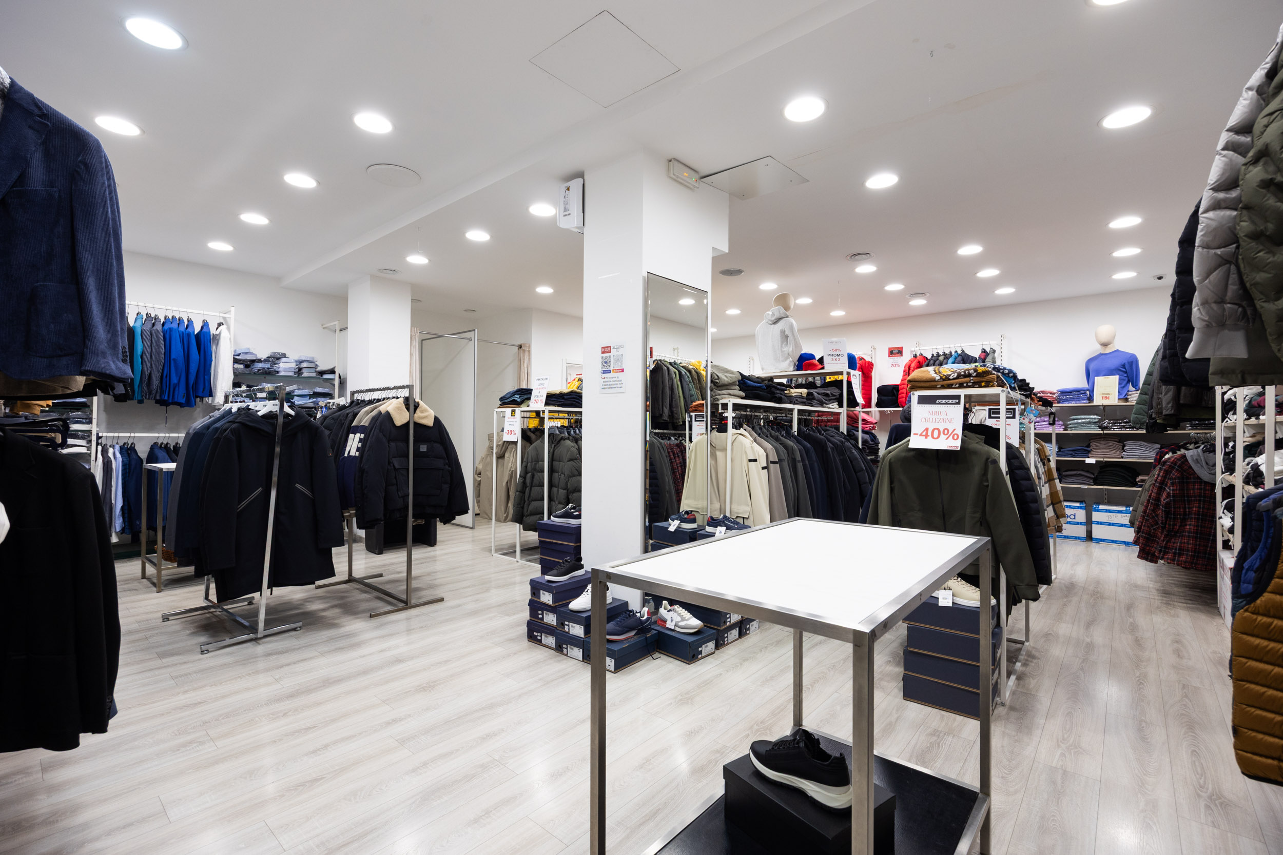 IN-OUT Outlet Roma Tuscolana - Accessori