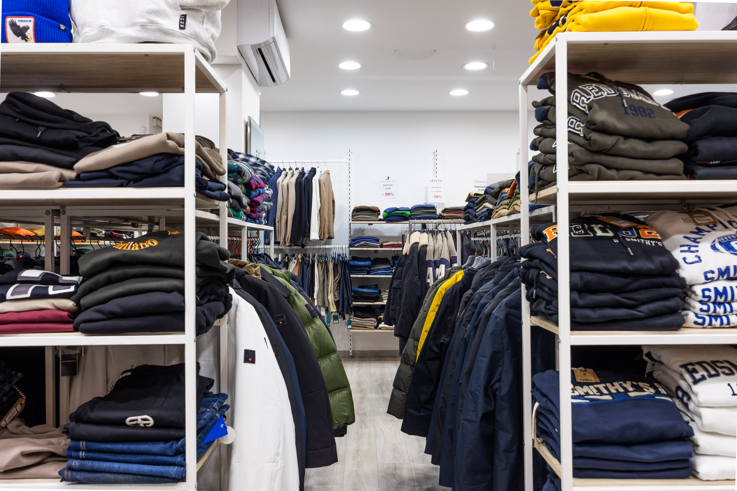 IN-OUT Outlet Roma Tuscolana - Felpe e maglieria