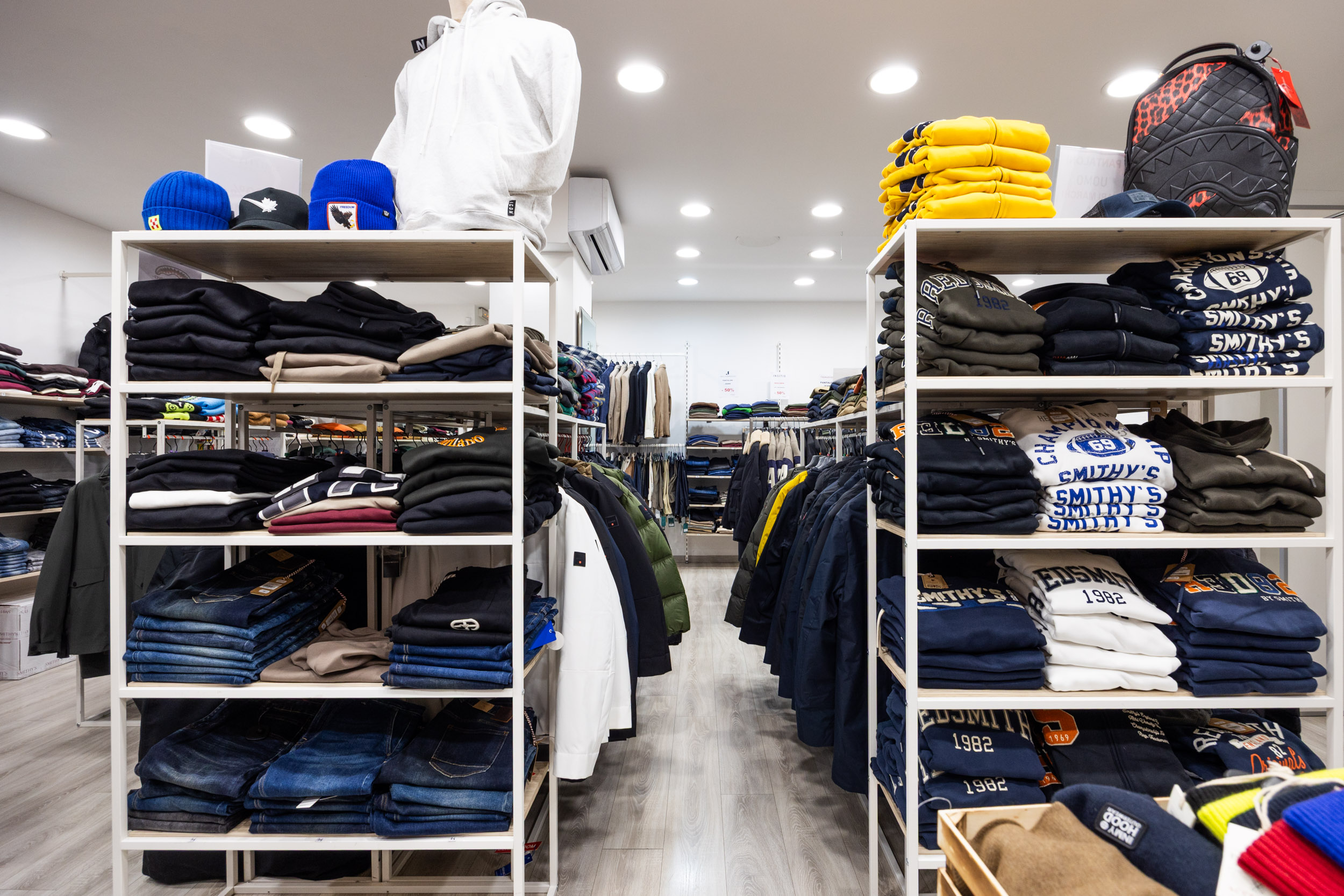 IN-OUT Outlet Roma Tuscolana - Jeans e casual