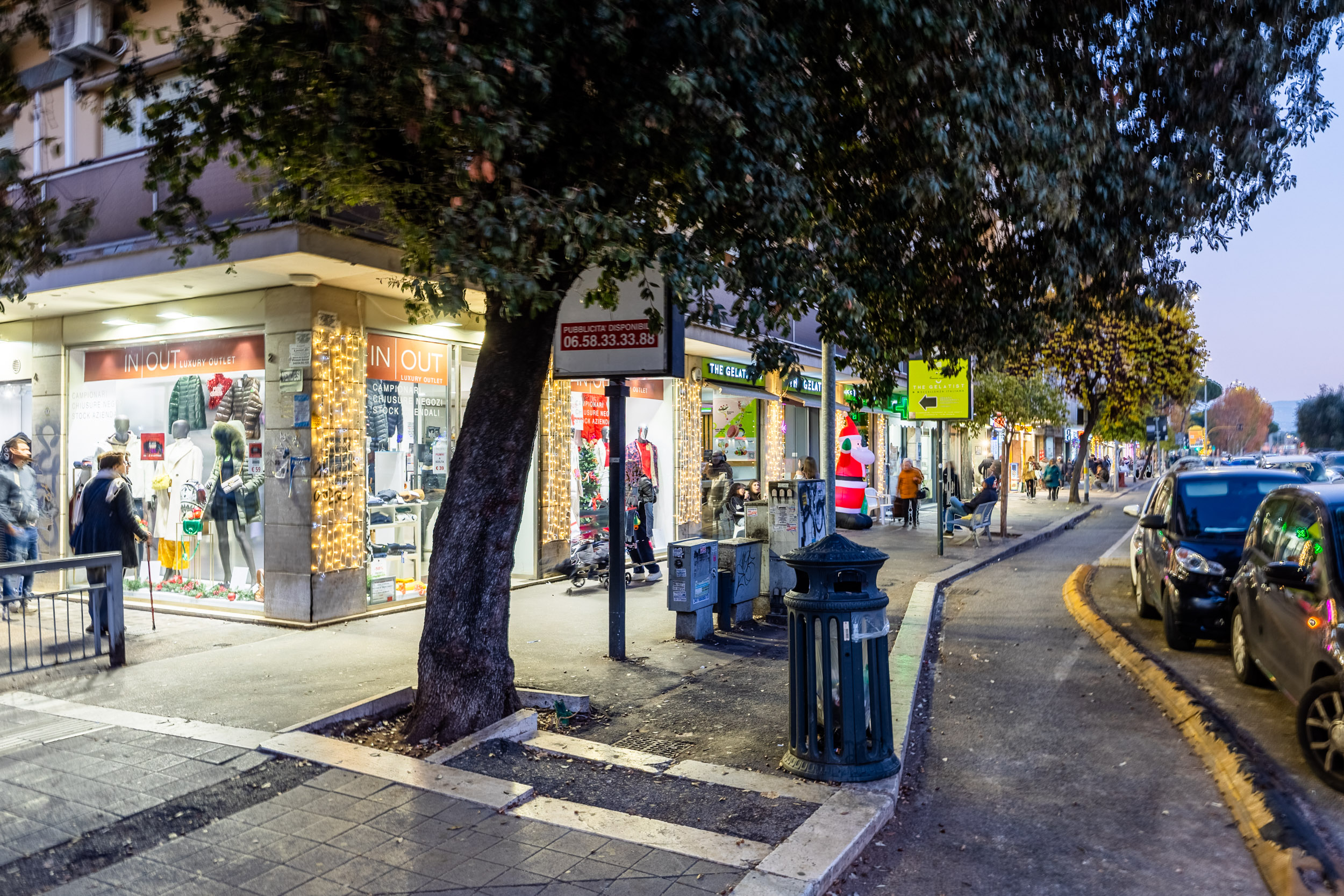 IN-OUT Outlet Roma Tuscolana - Vista laterale