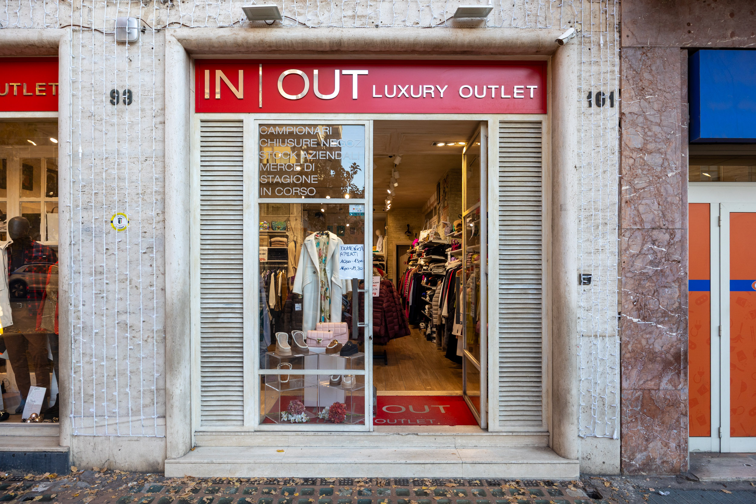 IN-OUT Luxury Outlet Roma XXI Aprile - Esterno negozio