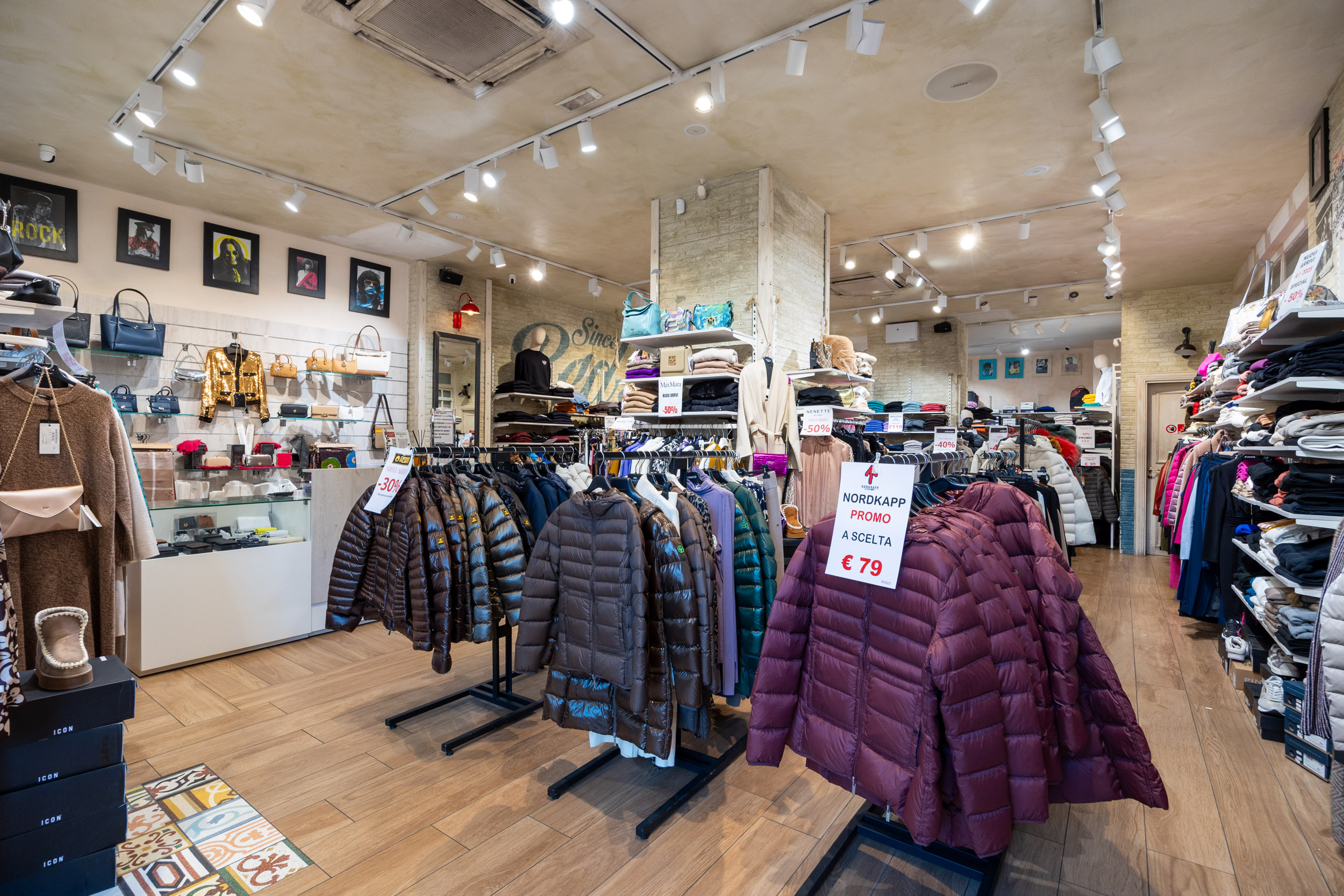 IN-OUT Outlet Roma XXI Aprile - Accessori