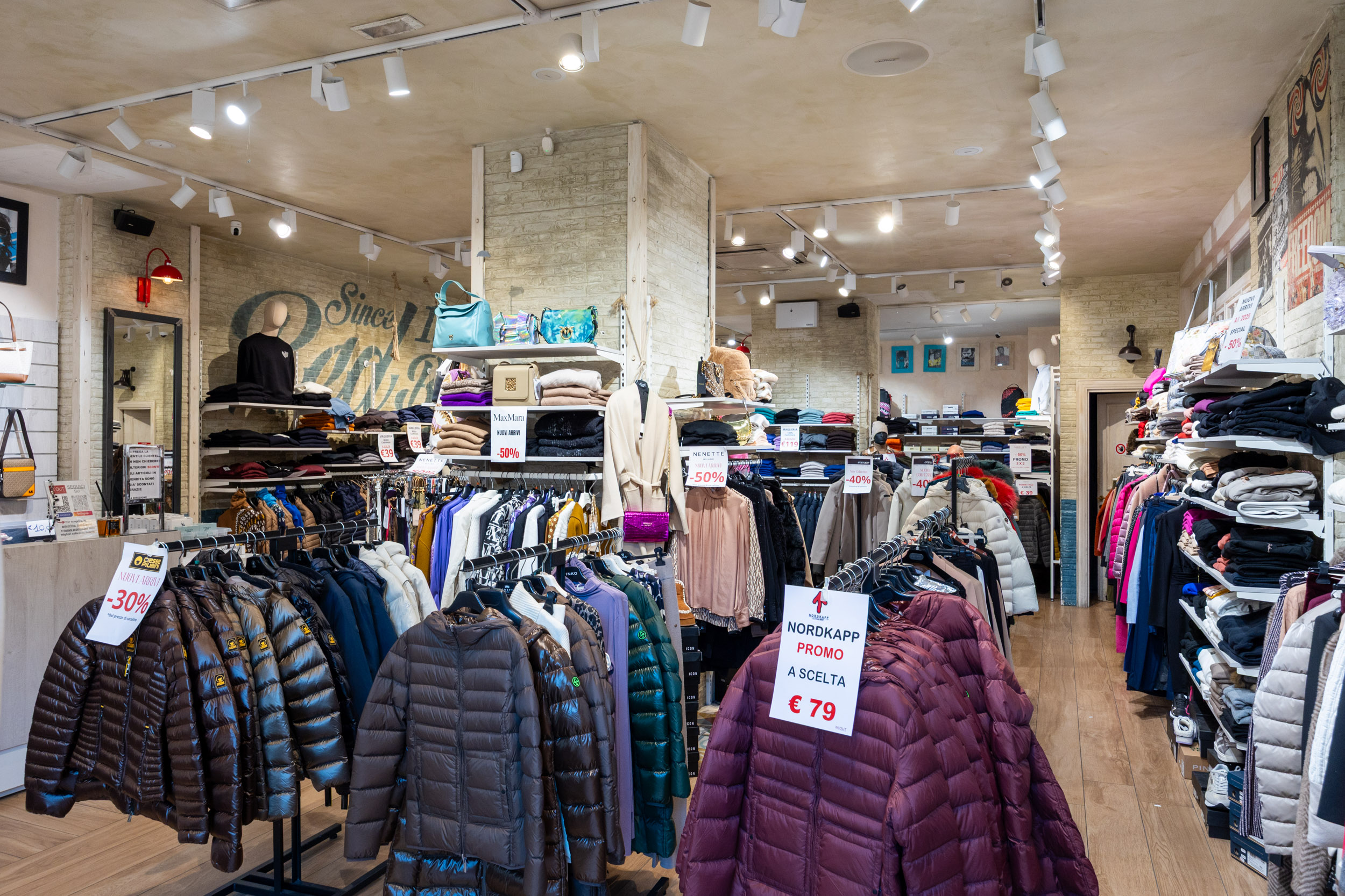 IN-OUT Outlet Roma XXI Aprile - Reparto uomo giacche