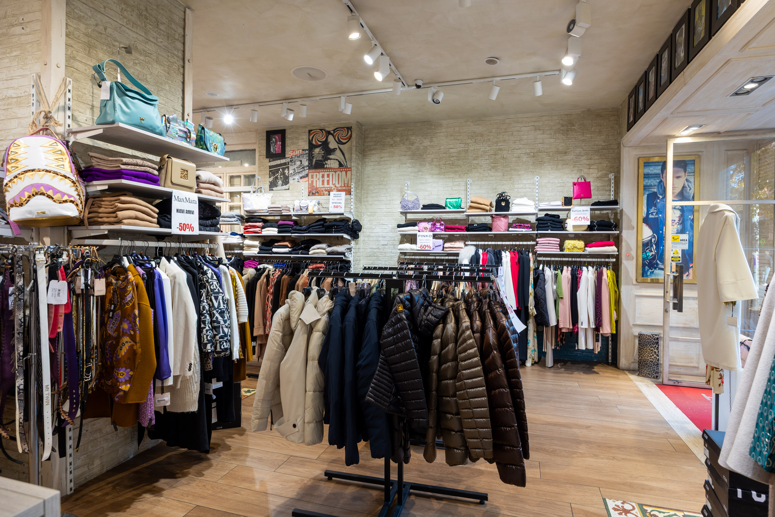 IN-OUT Outlet Roma XXI Aprile - Dettaglio vetrina