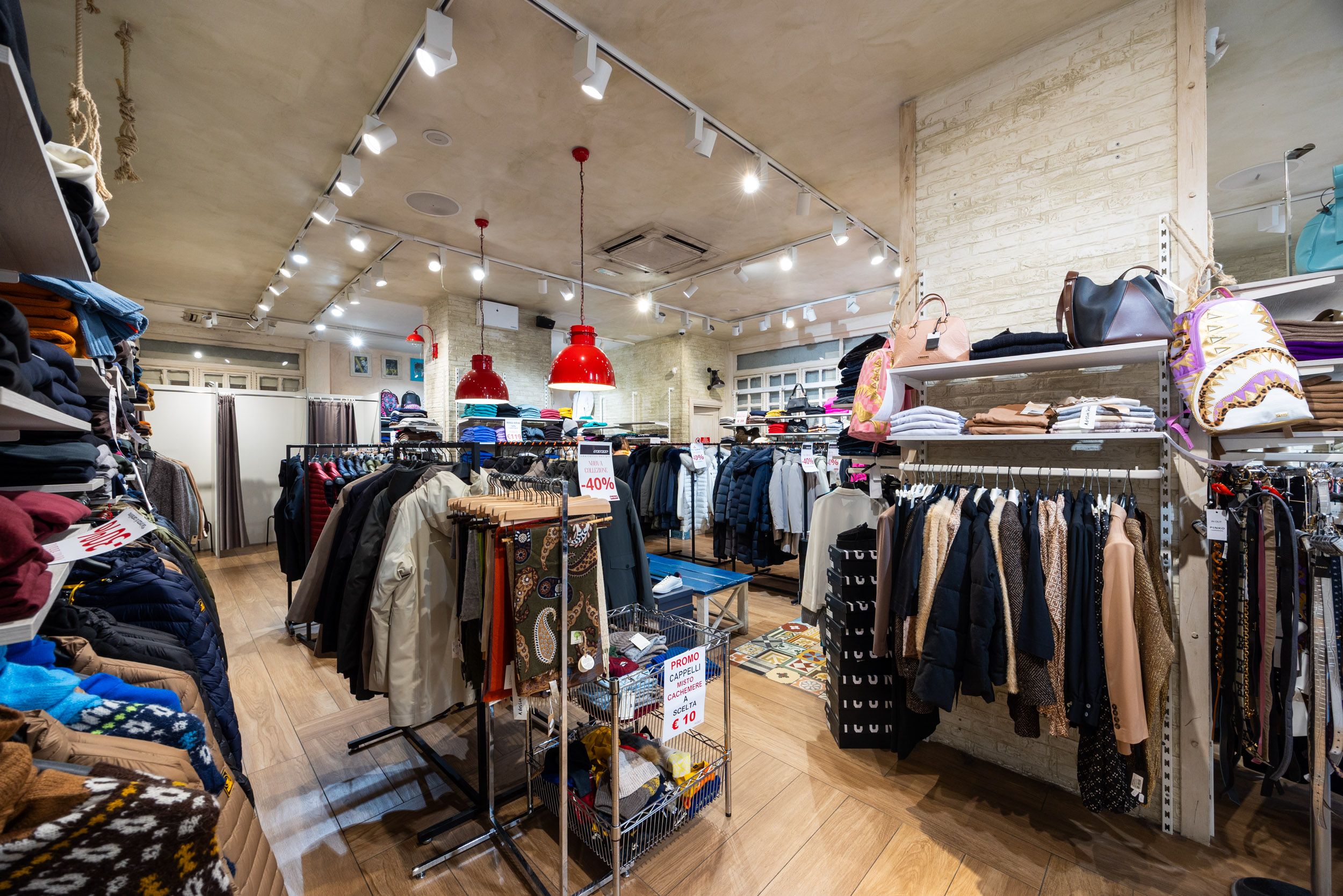 IN-OUT Outlet Roma XXI Aprile - Interni panoramica