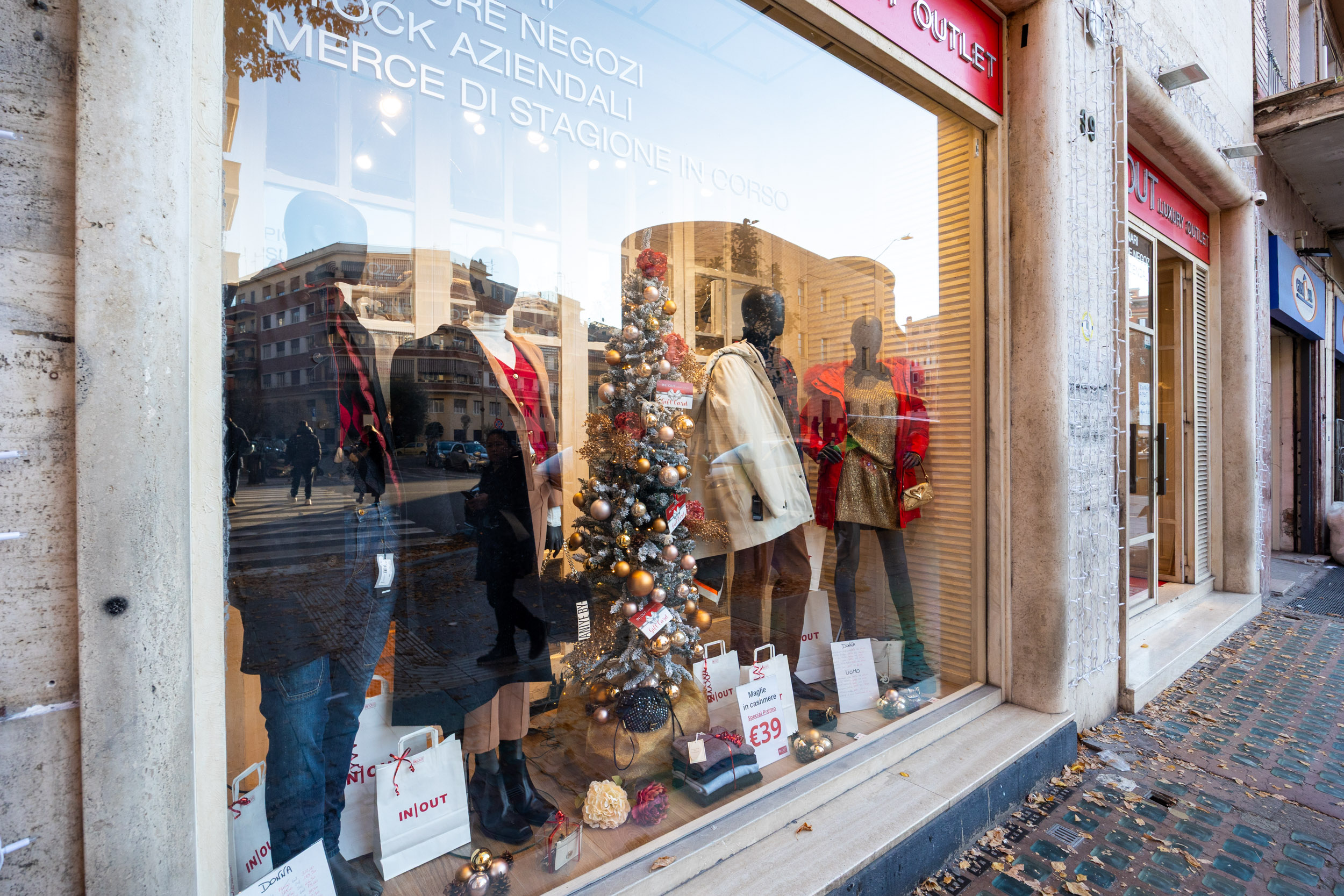 IN-OUT Outlet Roma XXI Aprile - Collezione